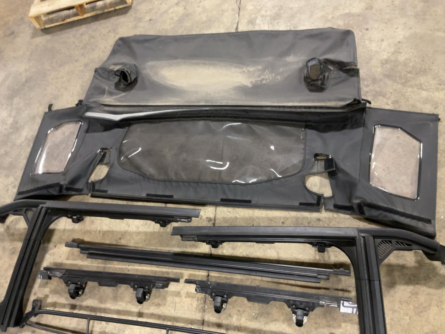 2018-2023 Jeep Wrangler JLU 4 Door Bestop Truck Style Top 165513